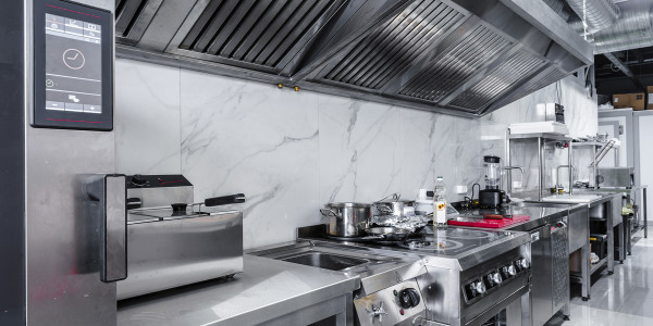 Desengrase Campanas Extractoras de Cocinas Fogars de Montclús · Cocina de Cafeterías